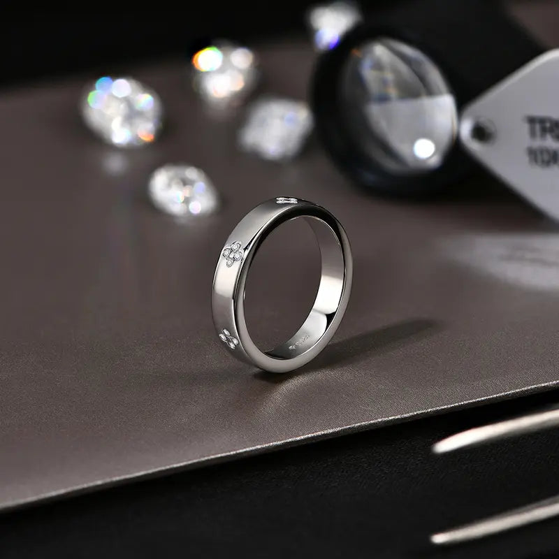 1.25mm D-VVS1 Clover Band Ring